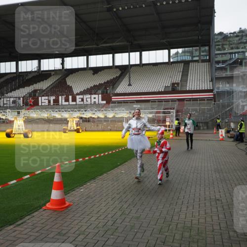 07.12.2025 - St. Pauli X-Mass-Run No. 15 Fabian Wolf http://msf.ph/oto/9398963 07.12.2025 10:56:33 Ziel 236, 248, 759, 2170, 4063, 4146 meine-sportfotos.de