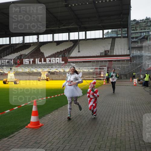 07.12.2025 - St. Pauli X-Mass-Run No. 15 Fabian Wolf http://msf.ph/oto/9398965 07.12.2025 10:56:34 Ziel 236, 248, 759, 2170, 4063, 4146 meine-sportfotos.de