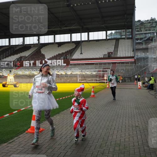 07.12.2025 - St. Pauli X-Mass-Run No. 15 Fabian Wolf http://msf.ph/oto/9398968 07.12.2025 10:56:34 Ziel 236, 248, 759, 2170, 4063, 4146 meine-sportfotos.de