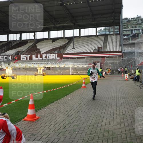 07.12.2025 - St. Pauli X-Mass-Run No. 15 Fabian Wolf http://msf.ph/oto/9398972 07.12.2025 10:56:35 Ziel 236, 248, 759, 2170, 4063, 4146 meine-sportfotos.de
