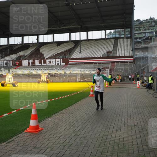 07.12.2025 - St. Pauli X-Mass-Run No. 15 Fabian Wolf http://msf.ph/oto/9398973 07.12.2025 10:56:35 Ziel 236, 248, 759, 2170, 4063, 4146 meine-sportfotos.de