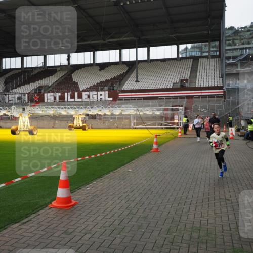 07.12.2025 - St. Pauli X-Mass-Run No. 15 Fabian Wolf http://msf.ph/oto/9398991 07.12.2025 10:56:45 Ziel 55, 236, 248, 417, 555, 759, 2538, 2542 meine-sportfotos.de