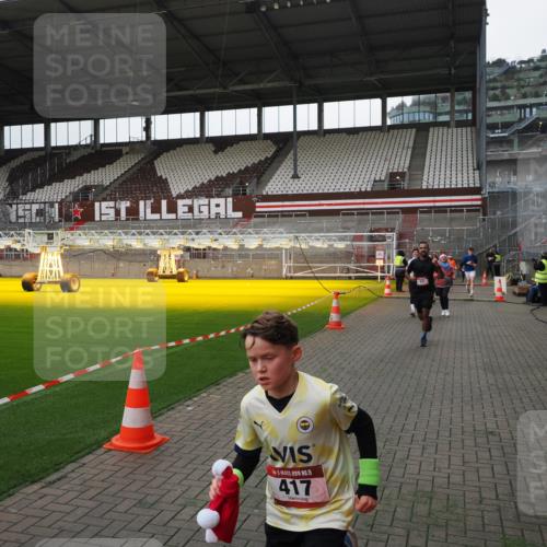 07.12.2025 - St. Pauli X-Mass-Run No. 15 Fabian Wolf http://msf.ph/oto/9398997 07.12.2025 10:56:46 Ziel 55, 236, 248, 417, 555, 568, 759, 2538, 2542 meine-sportfotos.de
