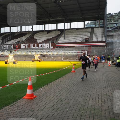 07.12.2025 - St. Pauli X-Mass-Run No. 15 Fabian Wolf http://msf.ph/oto/9399000 07.12.2025 10:56:47 Ziel 55, 236, 248, 417, 555, 568, 759, 2538, 2542, 2664 meine-sportfotos.de
