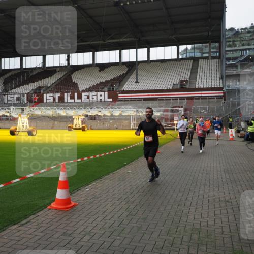 07.12.2025 - St. Pauli X-Mass-Run No. 15 Fabian Wolf http://msf.ph/oto/9399003 07.12.2025 10:56:48 Ziel 55, 417, 555, 568, 759, 2538, 2542, 2664 meine-sportfotos.de