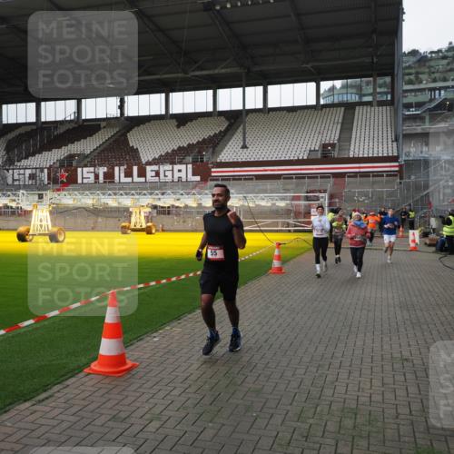 07.12.2025 - St. Pauli X-Mass-Run No. 15 Fabian Wolf http://msf.ph/oto/9399005 07.12.2025 10:56:48 Ziel 55, 417, 555, 568, 759, 2538, 2542, 2664 meine-sportfotos.de
