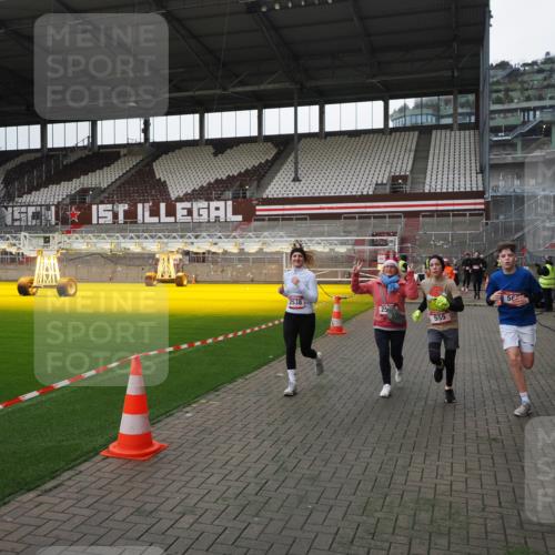 07.12.2025 - St. Pauli X-Mass-Run No. 15 Fabian Wolf http://msf.ph/oto/9399017 07.12.2025 10:56:50 Ziel 55, 417, 555, 568, 759, 1203, 2538, 2542, 2664, 3275 meine-sportfotos.de