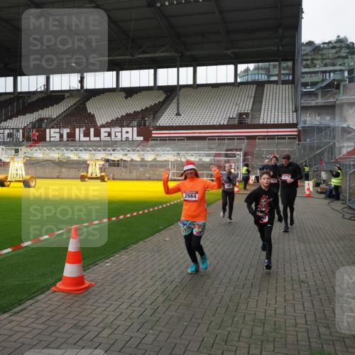 07.12.2025 - St. Pauli X-Mass-Run No. 15 Fabian Wolf http://msf.ph/oto/9399028 07.12.2025 10:56:55 Ziel 55, 417, 555, 566, 568, 763, 1203, 2538, 2542, 2664, 3275, 4799 meine-sportfotos.de