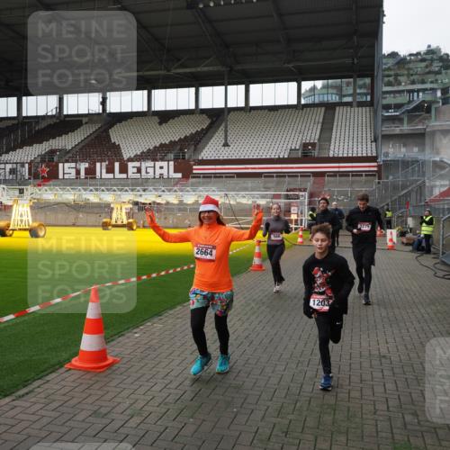 07.12.2025 - St. Pauli X-Mass-Run No. 15 Fabian Wolf http://msf.ph/oto/9399030 07.12.2025 10:56:56 Ziel 55, 417, 555, 566, 568, 763, 1203, 2538, 2542, 2664, 3275, 4799 meine-sportfotos.de