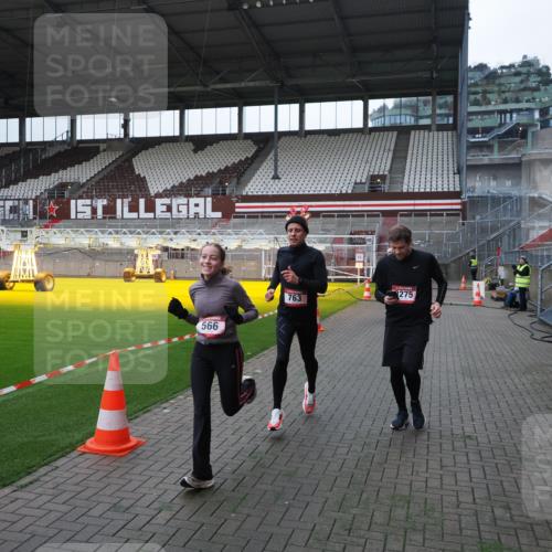 07.12.2025 - St. Pauli X-Mass-Run No. 15 Fabian Wolf http://msf.ph/oto/9399035 07.12.2025 10:56:57 Ziel 55, 417, 555, 566, 568, 763, 1203, 2538, 2542, 2664, 3275, 4799 meine-sportfotos.de
