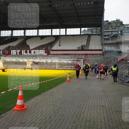 07.12.2025 - St. Pauli X-Mass-Run No. 15 Fabian Wolf http://msf.ph/oto/9399049 07.12.2025 10:57:15 Ziel 130, 251, 280, 773, 1097, 1099, 1387, 2665, 3064, 3067 meine-sportfotos.de