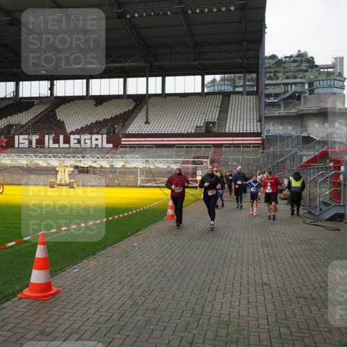 07.12.2025 - St. Pauli X-Mass-Run No. 15 Fabian Wolf http://msf.ph/oto/9399054 07.12.2025 10:57:17 Ziel 130, 251, 280, 773, 1097, 1099, 1387, 2290, 2296, 2297, 2298, 2665, 3064, 3067 meine-sportfotos.de