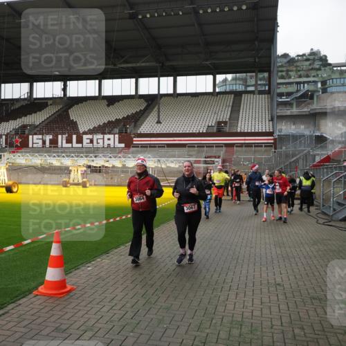 07.12.2025 - St. Pauli X-Mass-Run No. 15 Fabian Wolf http://msf.ph/oto/9399063 07.12.2025 10:57:18 Ziel 130, 251, 280, 773, 1097, 1099, 1387, 2290, 2296, 2297, 2298, 2665, 3064, 3067 meine-sportfotos.de