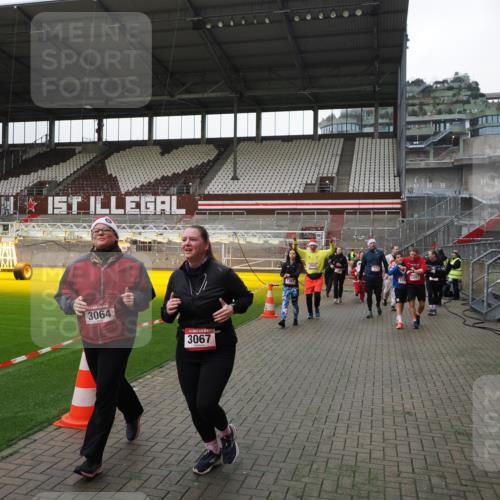 07.12.2025 - St. Pauli X-Mass-Run No. 15 Fabian Wolf http://msf.ph/oto/9399067 07.12.2025 10:57:19 Ziel 130, 251, 280, 773, 1097, 1099, 1387, 2290, 2296, 2297, 2298, 2665, 3064, 3067 meine-sportfotos.de