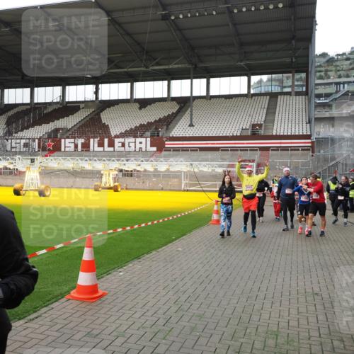 07.12.2025 - St. Pauli X-Mass-Run No. 15 Fabian Wolf http://msf.ph/oto/9399072 07.12.2025 10:57:20 Ziel 130, 251, 280, 773, 1097, 1099, 1387, 2290, 2296, 2297, 2298, 2665, 3064, 3067 meine-sportfotos.de