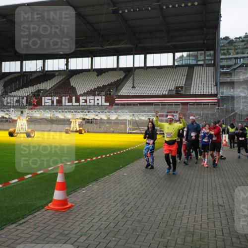 07.12.2025 - St. Pauli X-Mass-Run No. 15 Fabian Wolf http://msf.ph/oto/9399075 07.12.2025 10:57:21 Ziel 130, 251, 280, 773, 994, 1097, 1099, 1387, 2290, 2296, 2297, 2298, 2665, 3064, 3067 meine-sportfotos.de