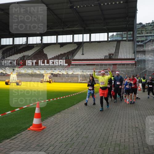07.12.2025 - St. Pauli X-Mass-Run No. 15 Fabian Wolf http://msf.ph/oto/9399076 07.12.2025 10:57:22 Ziel 130, 251, 280, 773, 994, 1097, 1099, 1387, 2290, 2296, 2297, 2298, 2665, 3064, 3067 meine-sportfotos.de