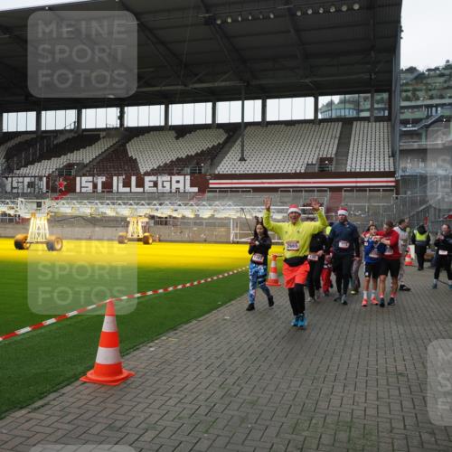 07.12.2025 - St. Pauli X-Mass-Run No. 15 Fabian Wolf http://msf.ph/oto/9399077 07.12.2025 10:57:22 Ziel 130, 251, 280, 773, 994, 1097, 1099, 1387, 2290, 2296, 2297, 2298, 2665, 3064, 3067 meine-sportfotos.de