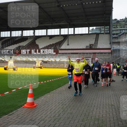 07.12.2025 - St. Pauli X-Mass-Run No. 15 Fabian Wolf http://msf.ph/oto/9399079 07.12.2025 10:57:22 Ziel 130, 251, 280, 773, 994, 1097, 1099, 1387, 2290, 2296, 2297, 2298, 2665, 3064, 3067 meine-sportfotos.de