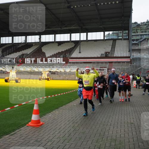 07.12.2025 - St. Pauli X-Mass-Run No. 15 Fabian Wolf http://msf.ph/oto/9399080 07.12.2025 10:57:22 Ziel 130, 251, 280, 773, 994, 1097, 1099, 1387, 2290, 2296, 2297, 2298, 2665, 3064, 3067 meine-sportfotos.de