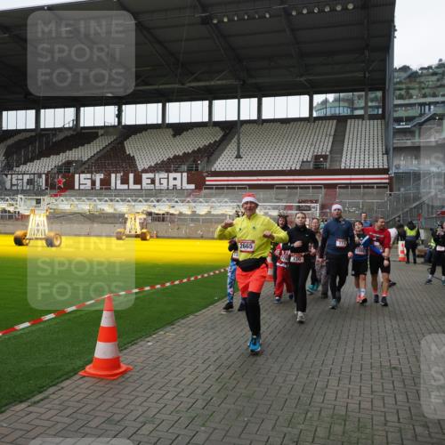 07.12.2025 - St. Pauli X-Mass-Run No. 15 Fabian Wolf http://msf.ph/oto/9399081 07.12.2025 10:57:23 Ziel 130, 251, 280, 773, 994, 1097, 1099, 1387, 2290, 2296, 2297, 2298, 2665, 3064, 3067 meine-sportfotos.de