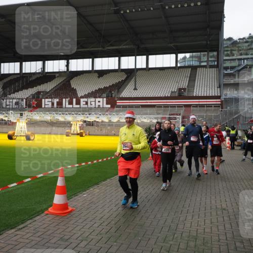 07.12.2025 - St. Pauli X-Mass-Run No. 15 Fabian Wolf http://msf.ph/oto/9399082 07.12.2025 10:57:23 Ziel 130, 251, 280, 773, 994, 1097, 1099, 1387, 2290, 2296, 2297, 2298, 2665, 3064, 3067 meine-sportfotos.de