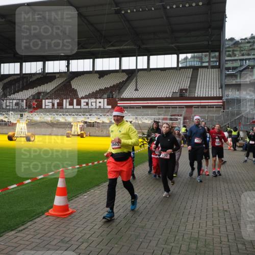 07.12.2025 - St. Pauli X-Mass-Run No. 15 Fabian Wolf http://msf.ph/oto/9399083 07.12.2025 10:57:23 Ziel 130, 251, 280, 773, 994, 1097, 1099, 1387, 2290, 2296, 2297, 2298, 2665, 3064, 3067 meine-sportfotos.de