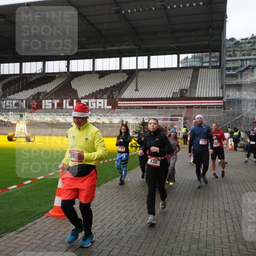 07.12.2025 - St. Pauli X-Mass-Run No. 15 Fabian Wolf http://msf.ph/oto/9399086 07.12.2025 10:57:24 Ziel 130, 251, 280, 773, 994, 1097, 1099, 1387, 2290, 2296, 2297, 2298, 2665, 3064, 3067 meine-sportfotos.de