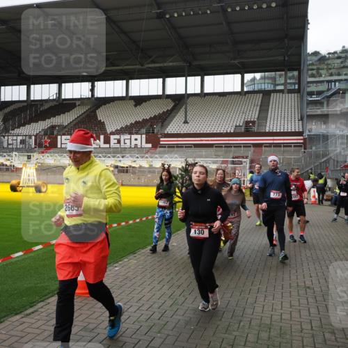 07.12.2025 - St. Pauli X-Mass-Run No. 15 Fabian Wolf http://msf.ph/oto/9399087 07.12.2025 10:57:24 Ziel 130, 251, 280, 773, 994, 1097, 1099, 1387, 2290, 2296, 2297, 2298, 2665, 3064, 3067 meine-sportfotos.de