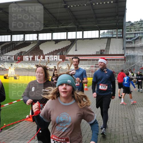 07.12.2025 - St. Pauli X-Mass-Run No. 15 Fabian Wolf http://msf.ph/oto/9399096 07.12.2025 10:57:26 Ziel 130, 251, 773, 994, 1213, 1387, 2290, 2296, 2297, 2298, 2665, 3064, 3067 meine-sportfotos.de