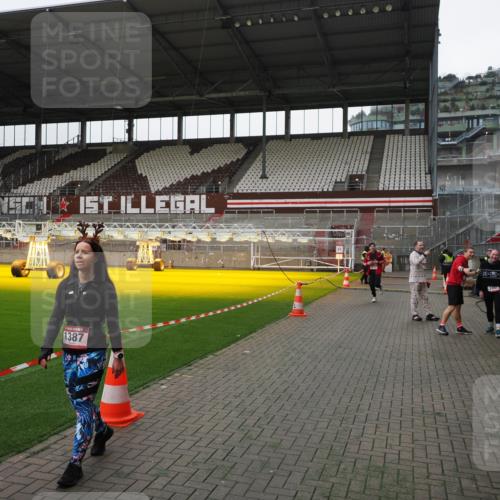 07.12.2025 - St. Pauli X-Mass-Run No. 15 Fabian Wolf http://msf.ph/oto/9399105 07.12.2025 10:57:28 Ziel 130, 251, 773, 994, 1213, 1387, 2290, 2296, 2297, 2298, 2665, 3064, 3067 meine-sportfotos.de