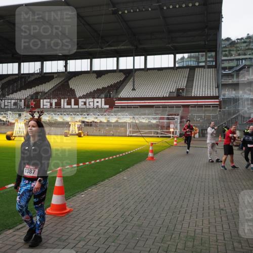 07.12.2025 - St. Pauli X-Mass-Run No. 15 Fabian Wolf http://msf.ph/oto/9399106 07.12.2025 10:57:29 Ziel 130, 251, 773, 994, 1213, 1387, 2290, 2296, 2297, 2298, 2665, 3064, 3067 meine-sportfotos.de