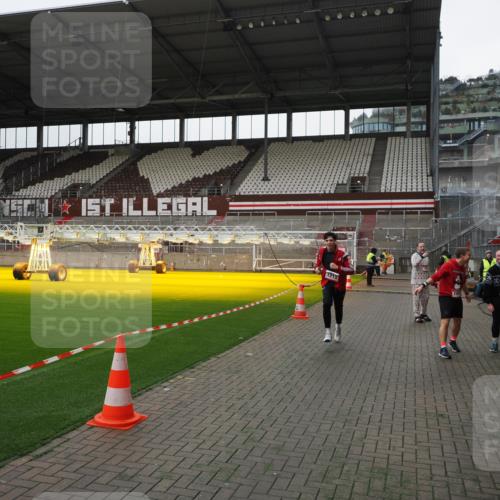 07.12.2025 - St. Pauli X-Mass-Run No. 15 Fabian Wolf http://msf.ph/oto/9399109 07.12.2025 10:57:31 Ziel 130, 251, 773, 994, 1213, 1387, 2290, 2296, 2297, 2298, 2665 meine-sportfotos.de