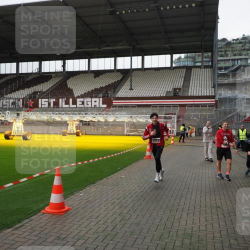 07.12.2025 - St. Pauli X-Mass-Run No. 15 Fabian Wolf http://msf.ph/oto/9399111 07.12.2025 10:57:31 Ziel 130, 251, 773, 994, 1213, 1387, 2290, 2296, 2297, 2298, 2665 meine-sportfotos.de