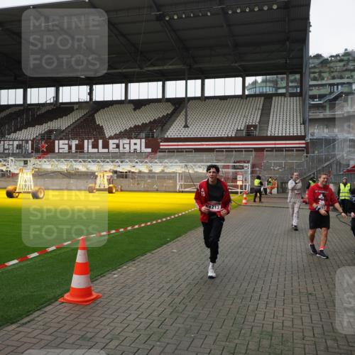 07.12.2025 - St. Pauli X-Mass-Run No. 15 Fabian Wolf http://msf.ph/oto/9399112 07.12.2025 10:57:31 Ziel 130, 251, 773, 994, 1213, 1387, 2290, 2296, 2297, 2298, 2665 meine-sportfotos.de