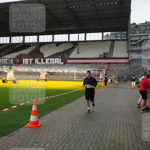 07.12.2025 - St. Pauli X-Mass-Run No. 15 Fabian Wolf http://msf.ph/oto/9399117 07.12.2025 10:57:40 Ziel 324, 994, 1213, 1390 meine-sportfotos.de