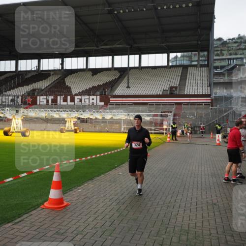 07.12.2025 - St. Pauli X-Mass-Run No. 15 Fabian Wolf http://msf.ph/oto/9399119 07.12.2025 10:57:40 Ziel 324, 994, 1213, 1390 meine-sportfotos.de