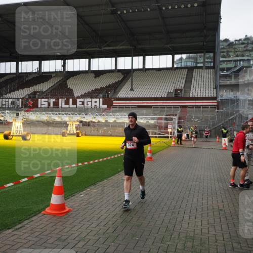 07.12.2025 - St. Pauli X-Mass-Run No. 15 Fabian Wolf http://msf.ph/oto/9399120 07.12.2025 10:57:41 Ziel 324, 994, 1213, 1390 meine-sportfotos.de