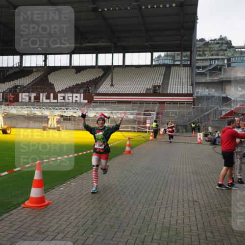 07.12.2025 - St. Pauli X-Mass-Run No. 15 Fabian Wolf http://msf.ph/oto/9399133 07.12.2025 10:57:45 Ziel 170, 324, 1213, 1390 meine-sportfotos.de