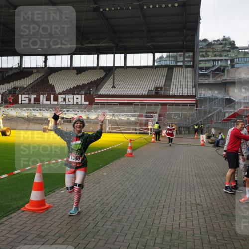 07.12.2025 - St. Pauli X-Mass-Run No. 15 Fabian Wolf http://msf.ph/oto/9399135 07.12.2025 10:57:46 Ziel 170, 324, 1213, 1390 meine-sportfotos.de