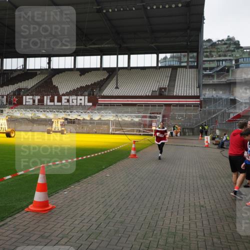 07.12.2025 - St. Pauli X-Mass-Run No. 15 Fabian Wolf http://msf.ph/oto/9399137 07.12.2025 10:57:48 Ziel 170, 324, 1390 meine-sportfotos.de