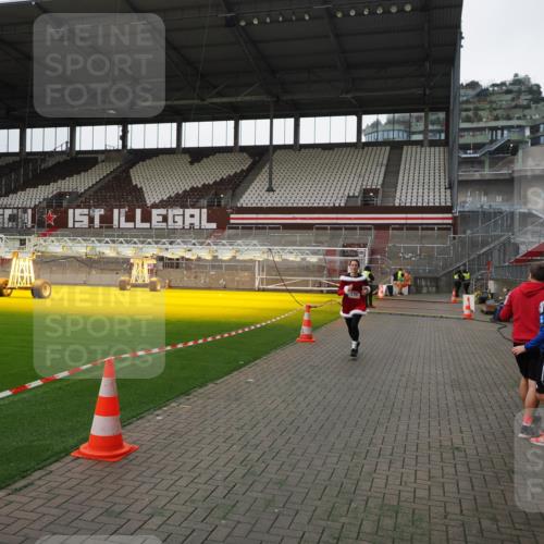 07.12.2025 - St. Pauli X-Mass-Run No. 15 Fabian Wolf http://msf.ph/oto/9399140 07.12.2025 10:57:48 Ziel 170, 324, 1390 meine-sportfotos.de