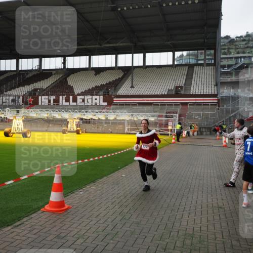 07.12.2025 - St. Pauli X-Mass-Run No. 15 Fabian Wolf http://msf.ph/oto/9399144 07.12.2025 10:57:50 Ziel 170, 324, 1390 meine-sportfotos.de