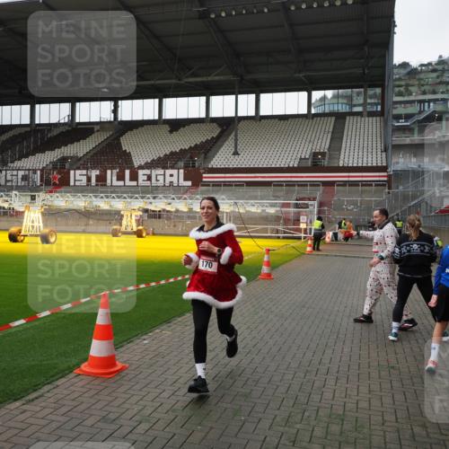 07.12.2025 - St. Pauli X-Mass-Run No. 15 Fabian Wolf http://msf.ph/oto/9399147 07.12.2025 10:57:50 Ziel 170, 324, 1390 meine-sportfotos.de