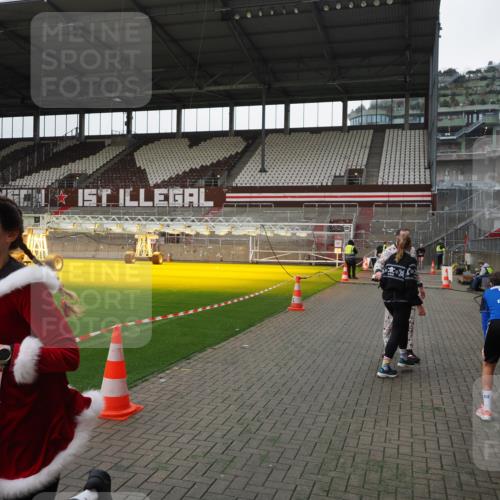 07.12.2025 - St. Pauli X-Mass-Run No. 15 Fabian Wolf http://msf.ph/oto/9399151 07.12.2025 10:57:51 Ziel 170, 324, 1390 meine-sportfotos.de