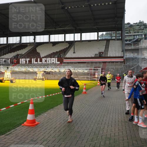 07.12.2025 - St. Pauli X-Mass-Run No. 15 Fabian Wolf http://msf.ph/oto/9399153 07.12.2025 10:58:01 Ziel 43, 75, 170, 234, 1690 meine-sportfotos.de