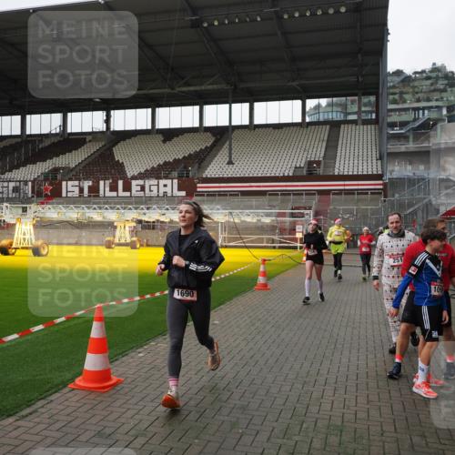 07.12.2025 - St. Pauli X-Mass-Run No. 15 Fabian Wolf http://msf.ph/oto/9399154 07.12.2025 10:58:01 Ziel 43, 75, 170, 234, 1690 meine-sportfotos.de