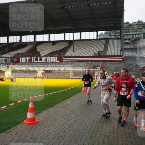 07.12.2025 - St. Pauli X-Mass-Run No. 15 Fabian Wolf http://msf.ph/oto/9399159 07.12.2025 10:58:02 Ziel 43, 75, 170, 234, 1690 meine-sportfotos.de