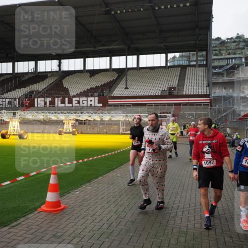 07.12.2025 - St. Pauli X-Mass-Run No. 15 Fabian Wolf http://msf.ph/oto/9399161 07.12.2025 10:58:02 Ziel 43, 75, 170, 234, 1690 meine-sportfotos.de