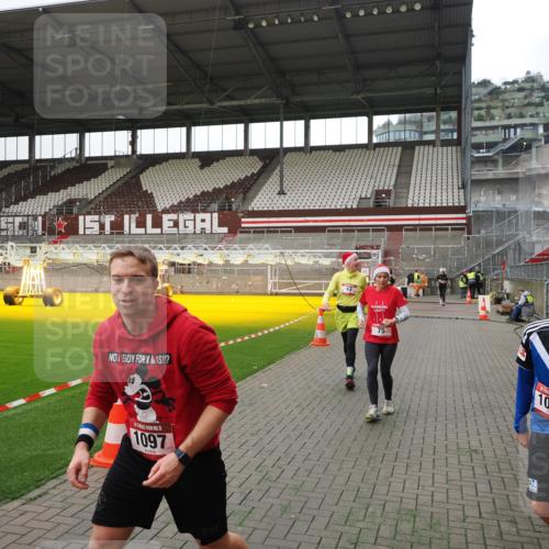 07.12.2025 - St. Pauli X-Mass-Run No. 15 Fabian Wolf http://msf.ph/oto/9399172 07.12.2025 10:58:05 Ziel 43, 75, 234, 761, 1690 meine-sportfotos.de